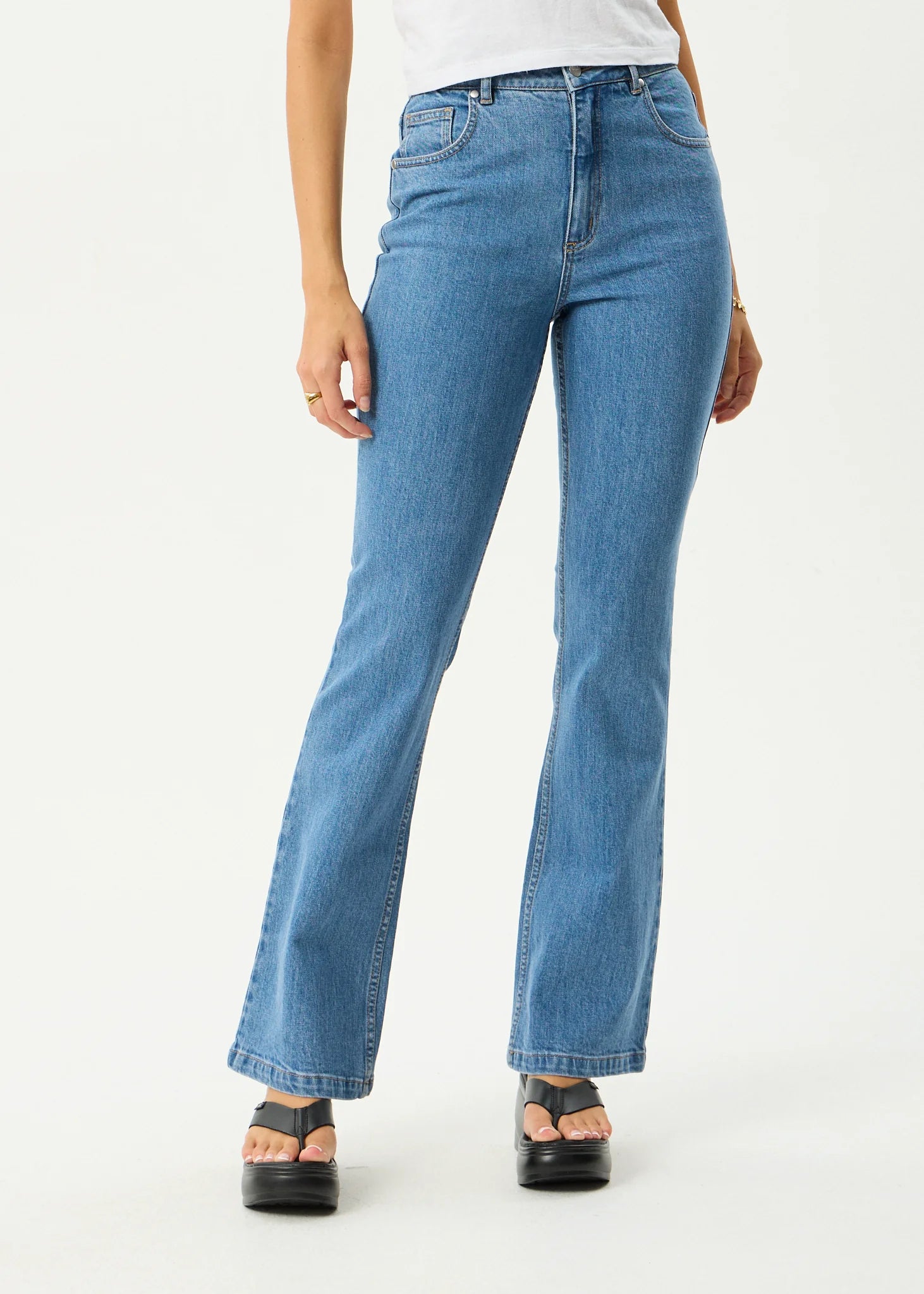 Cassidy - Bootcut Jean - Worn Blue