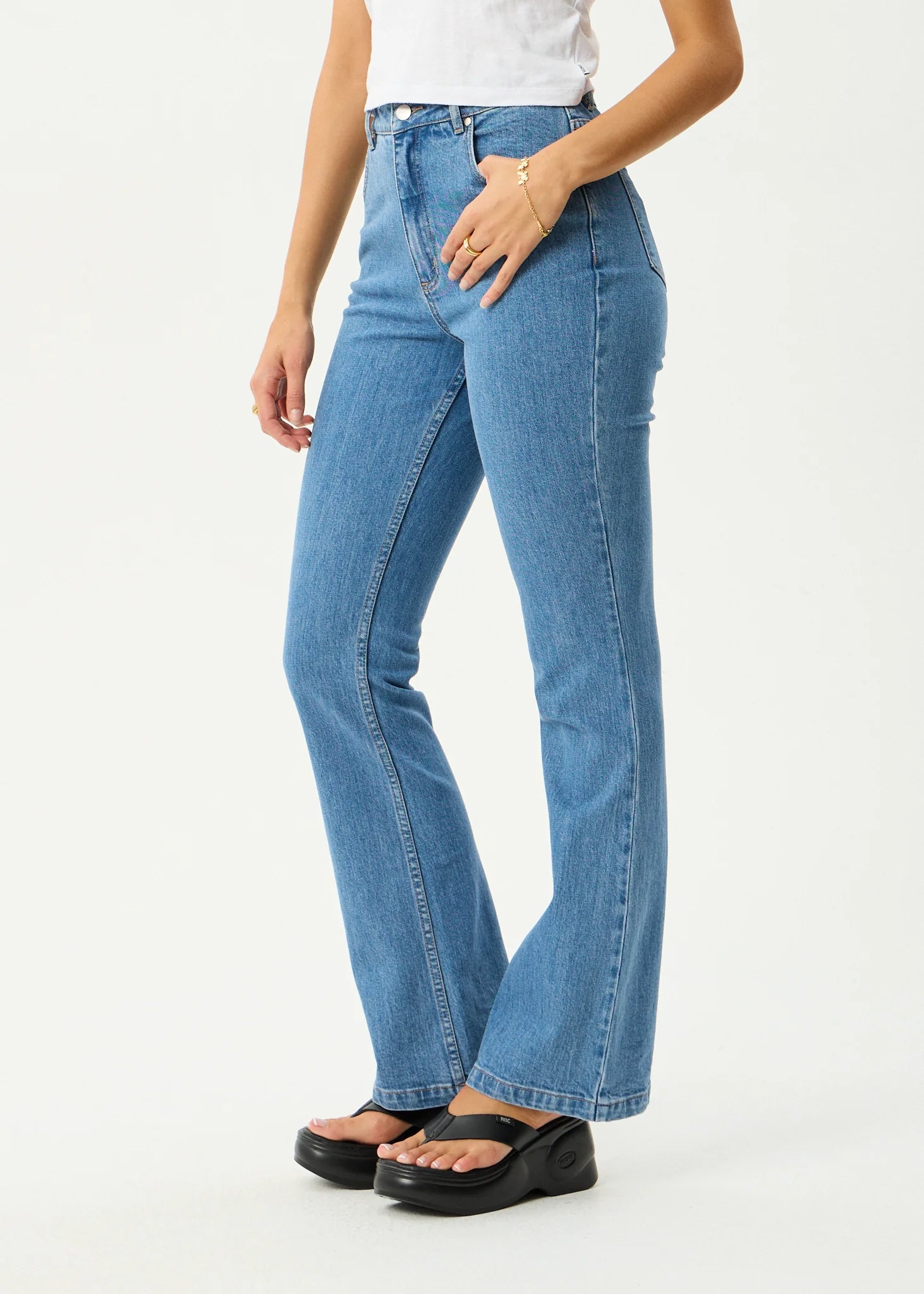 Cassidy - Bootcut Jean - Worn Blue