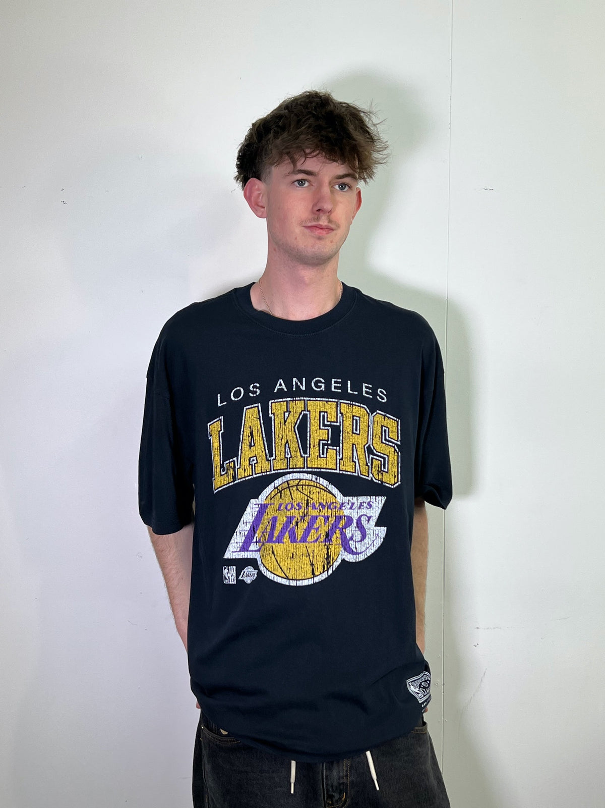 LA Lakers XL Arch Faded Black Tee