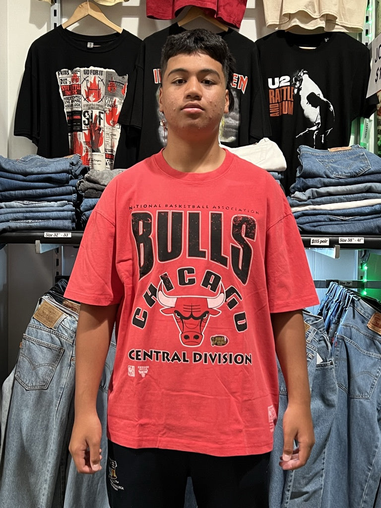 Chicago Bulls Division Arch Faded Red Tee